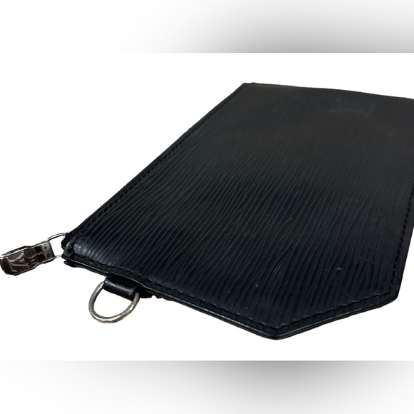 63. Authentic Louis Vuitton| EPI Leather Clutch - Picture 6 of 8